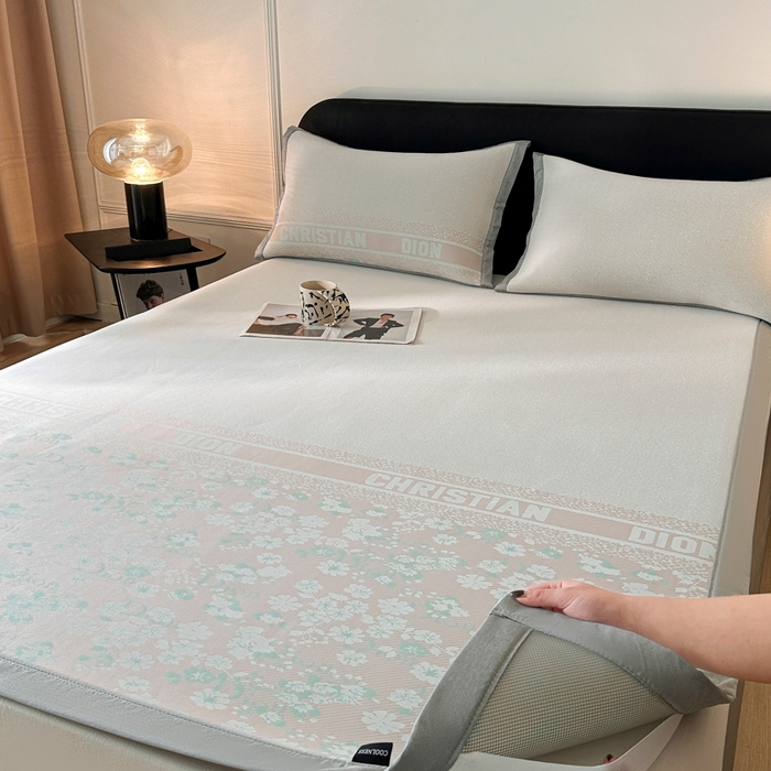 91家纺网 家纺一手货源 找家纺 慕尚家纺 2026春夏新款凉感冰丝提花凉席三件套 花艺 红绿