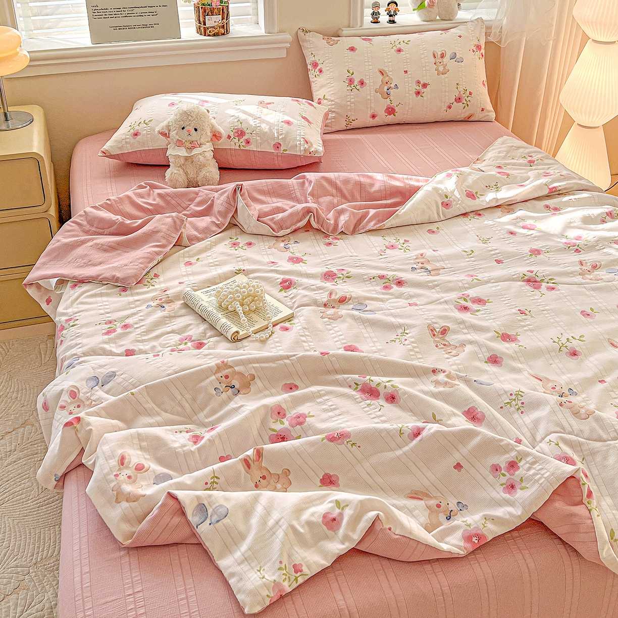 91家纺网 家纺一手货源 找家纺 王朝国际 2026新款A类彩竺棉印花夏被四件套 小兔子