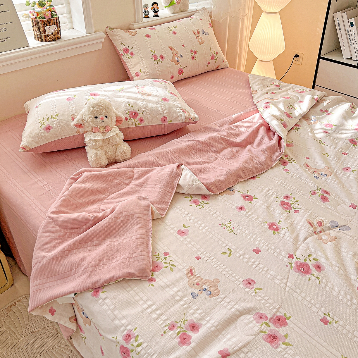 91家纺网 家纺一手货源 找家纺 王朝国际 2026新款A类彩竺棉印花夏被四件套 小兔子