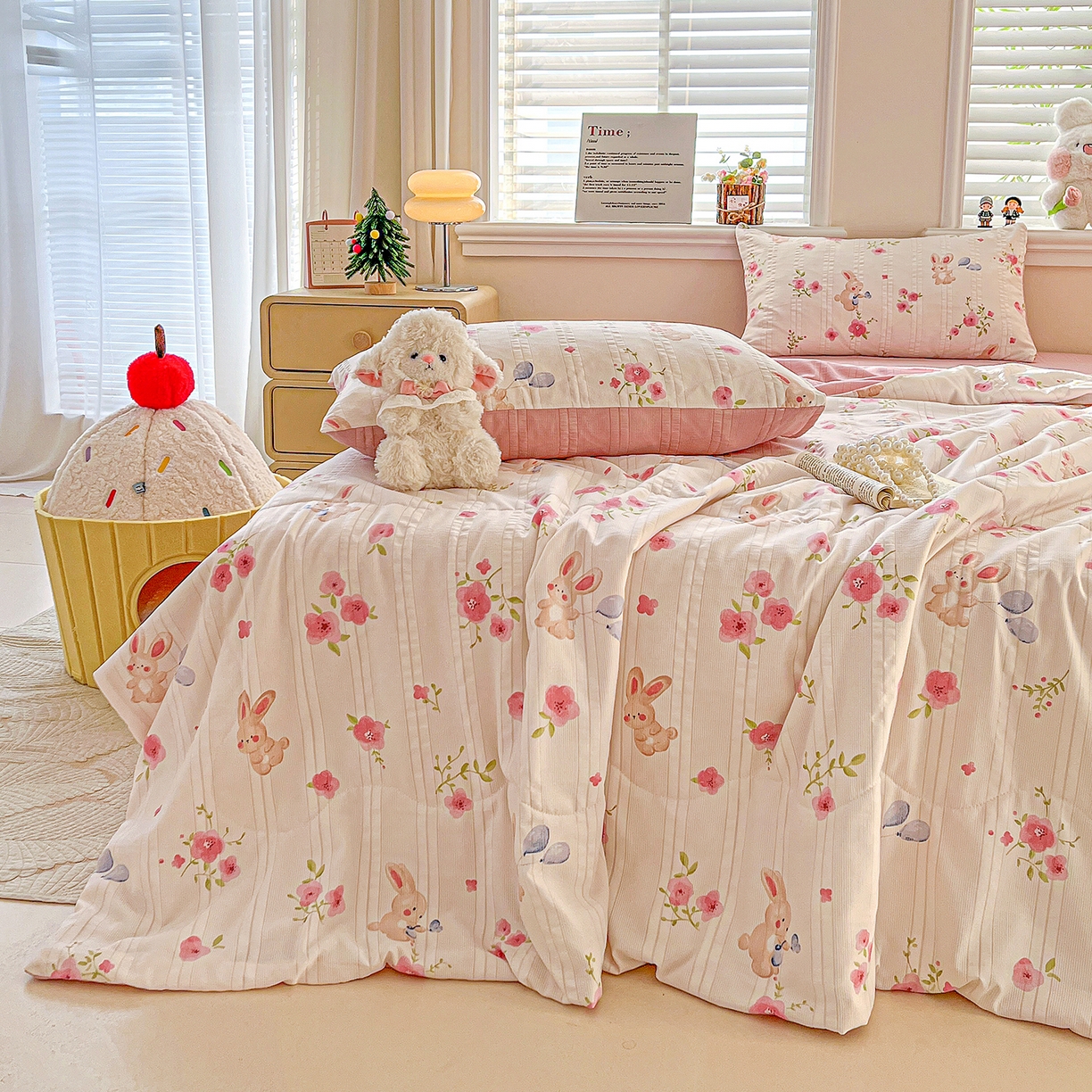 91家纺网 家纺一手货源 找家纺 王朝国际 2026新款A类彩竺棉印花夏被四件套 小兔子