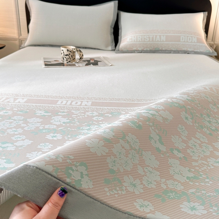 91家纺网 家纺一手货源 找家纺 慕尚家纺 2026春夏新款凉感冰丝提花凉席三件套 花艺 红绿