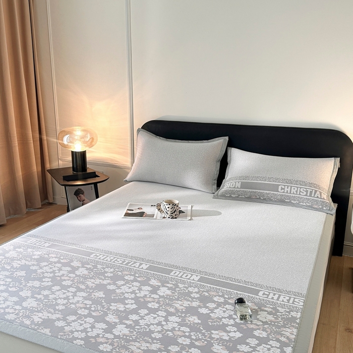 91家纺网 家纺一手货源 找家纺 慕尚家纺 2026春夏新款凉感冰丝提花凉席三件套 花艺 灰红