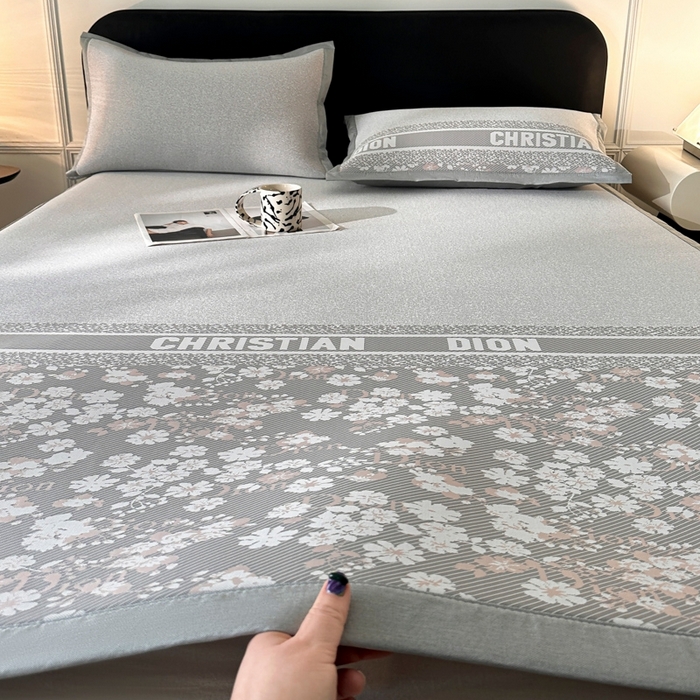 91家纺网 家纺一手货源 找家纺 慕尚家纺 2026春夏新款凉感冰丝提花凉席三件套 花艺 灰红