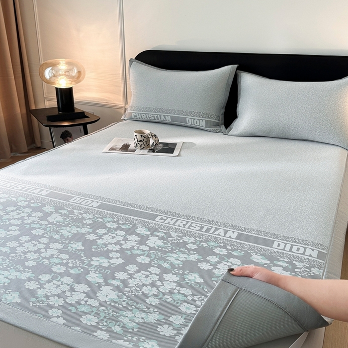 91家纺网 家纺一手货源 找家纺 慕尚家纺 2026春夏新款凉感冰丝提花凉席三件套 花艺 灰绿