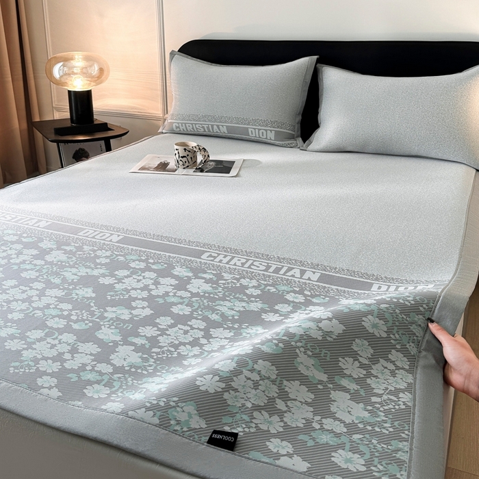 91家纺网 家纺一手货源 找家纺 慕尚家纺 2026春夏新款凉感冰丝提花凉席三件套 花艺 灰绿