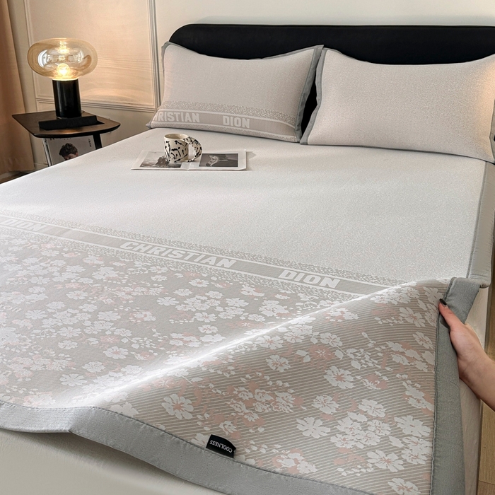 91家纺网 家纺一手货源 找家纺 慕尚家纺 2026春夏新款凉感冰丝提花凉席三件套 花艺 咖白