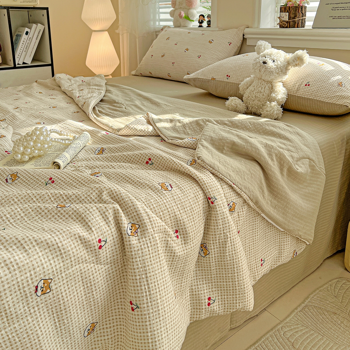 91家纺网 家纺一手货源 找家纺 王朝国际 2026新款A类彩竺棉印花夏被四件套 樱桃狗