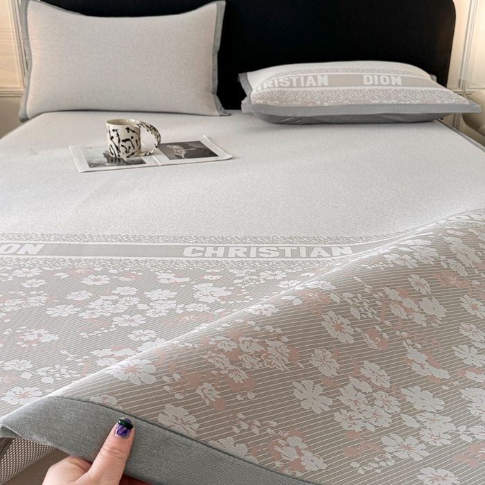 91家纺网 家纺一手货源 找家纺 慕尚家纺 2026春夏新款凉感冰丝提花凉席三件套 花艺 咖白