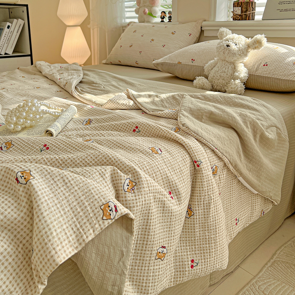 91家纺网 家纺一手货源 找家纺 王朝国际 2026新款A类彩竺棉印花夏被四件套 樱桃狗