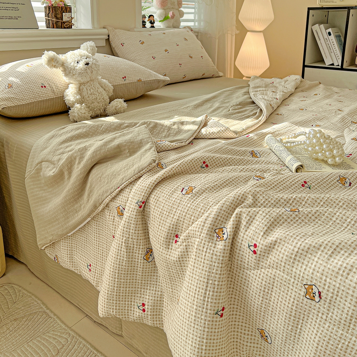 91家纺网 家纺一手货源 找家纺 王朝国际 2026新款A类彩竺棉印花夏被四件套 樱桃狗