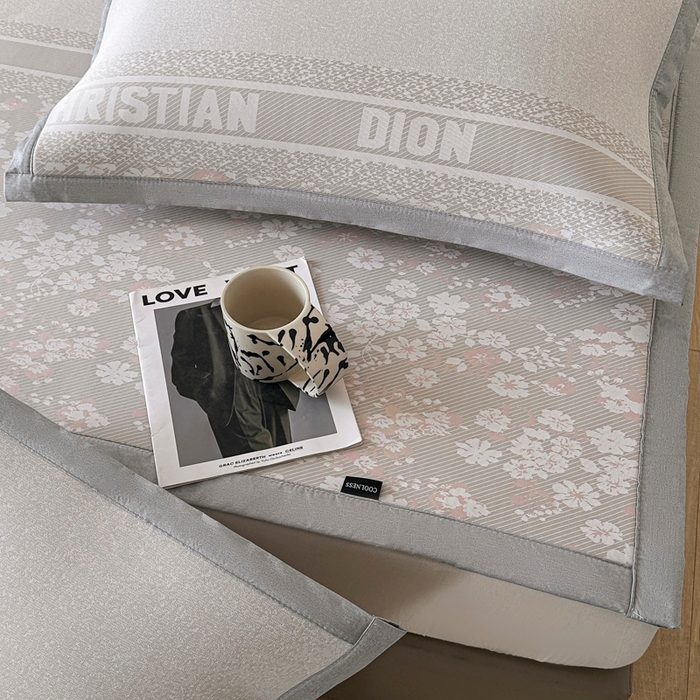 91家纺网 家纺一手货源 找家纺 慕尚家纺 2026春夏新款凉感冰丝提花凉席三件套 花艺 咖白