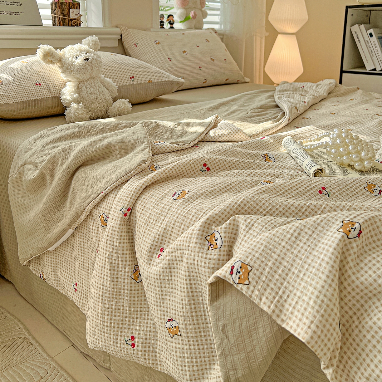 91家纺网 家纺一手货源 找家纺 王朝国际 2026新款A类彩竺棉印花夏被四件套 樱桃狗