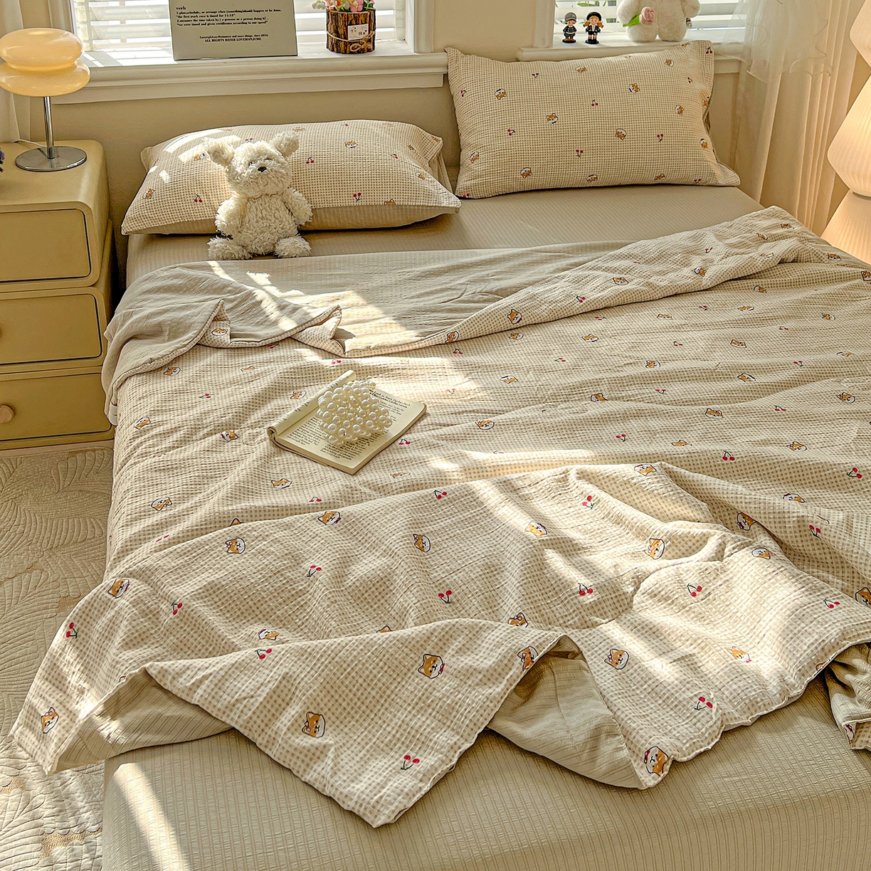 91家纺网 家纺一手货源 找家纺 王朝国际 2026新款A类彩竺棉印花夏被四件套 樱桃狗