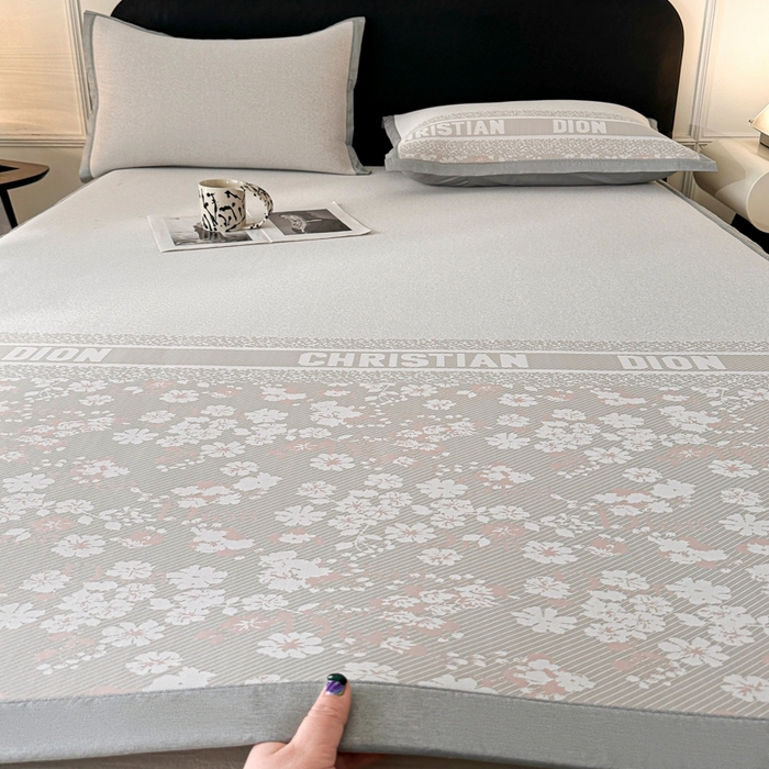 91家纺网 家纺一手货源 找家纺 慕尚家纺 2026春夏新款凉感冰丝提花凉席三件套 花艺 咖白