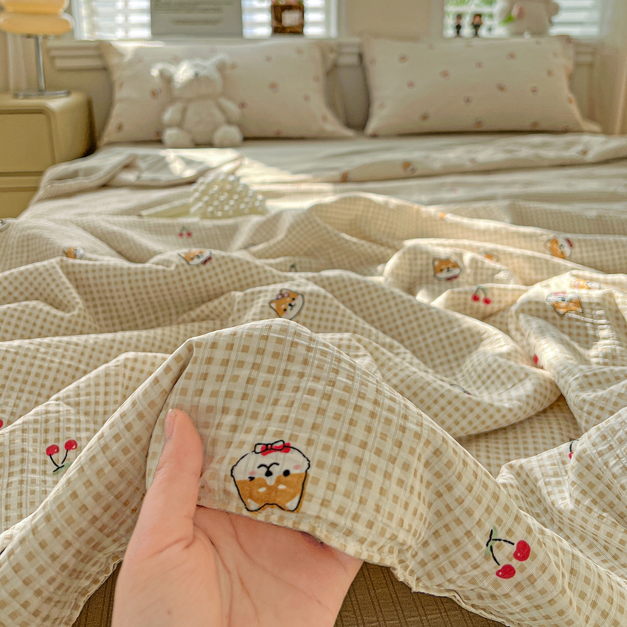 91家纺网 家纺一手货源 找家纺 王朝国际 2026新款A类彩竺棉印花夏被四件套 樱桃狗