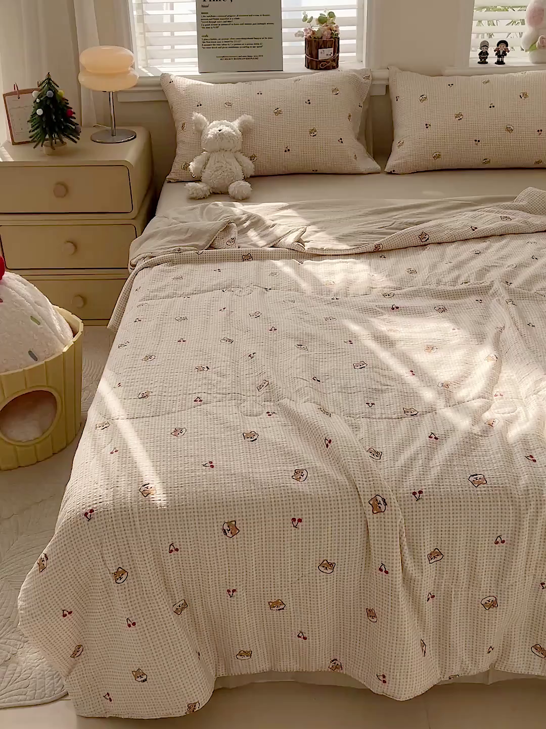 91家纺网 家纺一手货源 找家纺 王朝国际 2026新款A类彩竺棉印花夏被四件套 樱桃狗