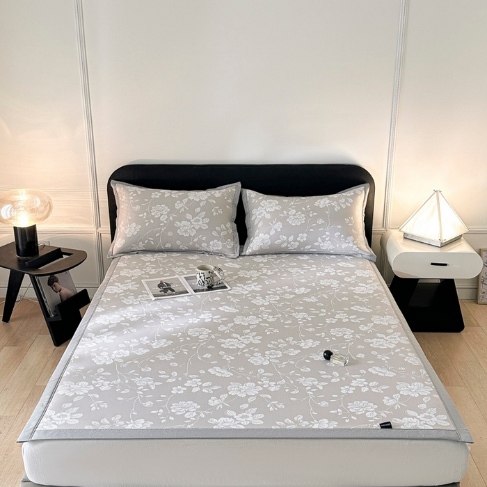 91家纺网 家纺一手货源 找家纺 慕尚家纺 2026春夏新款凉感冰丝提花凉席三件套 花语 灰