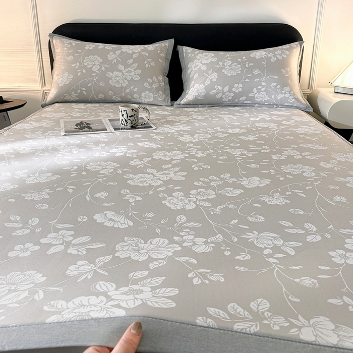 91家纺网 家纺一手货源 找家纺 慕尚家纺 2026春夏新款凉感冰丝提花凉席三件套 花语 灰