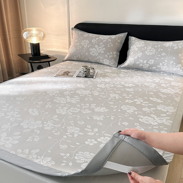 91家纺网 家纺一手货源 找家纺 慕尚家纺 2026春夏新款凉感冰丝提花凉席三件套 花语 灰