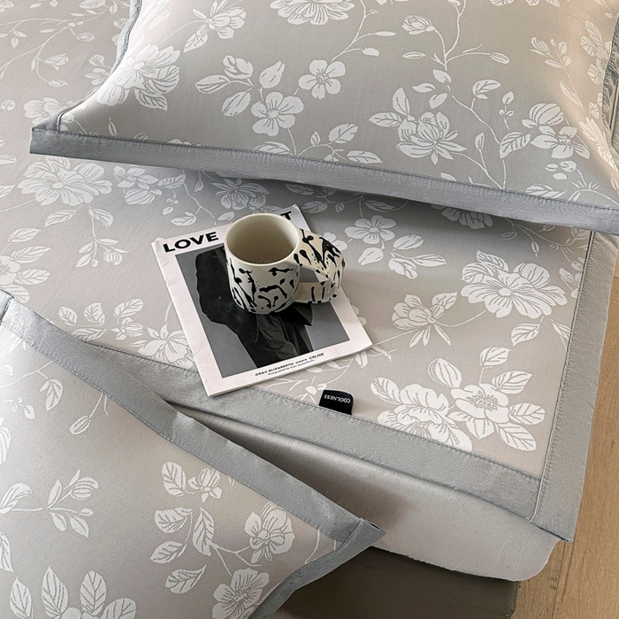 91家纺网 家纺一手货源 找家纺 慕尚家纺 2026春夏新款凉感冰丝提花凉席三件套 花语 灰