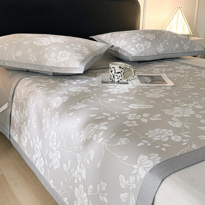 91家纺网 家纺一手货源 找家纺 慕尚家纺 2026春夏新款凉感冰丝提花凉席三件套 花语 灰