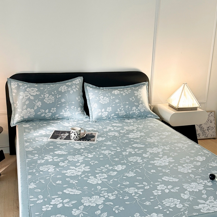 91家纺网 家纺一手货源 找家纺 慕尚家纺 2026春夏新款凉感冰丝提花凉席三件套 花语 蓝