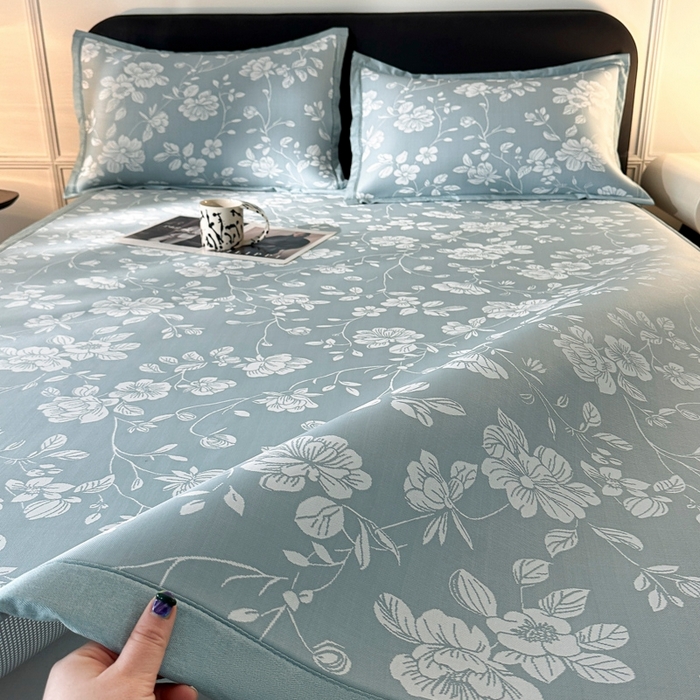 91家纺网 家纺一手货源 找家纺 慕尚家纺 2026春夏新款凉感冰丝提花凉席三件套 花语 蓝