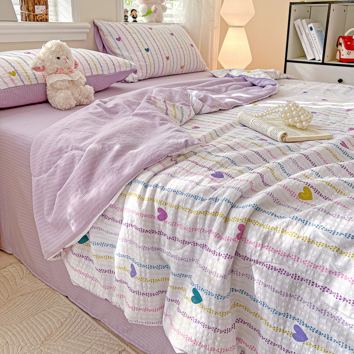 91家纺网 家纺一手货源 找家纺 王朝国际 2026新款A类彩竺棉印花夏被四件套 紫爱心