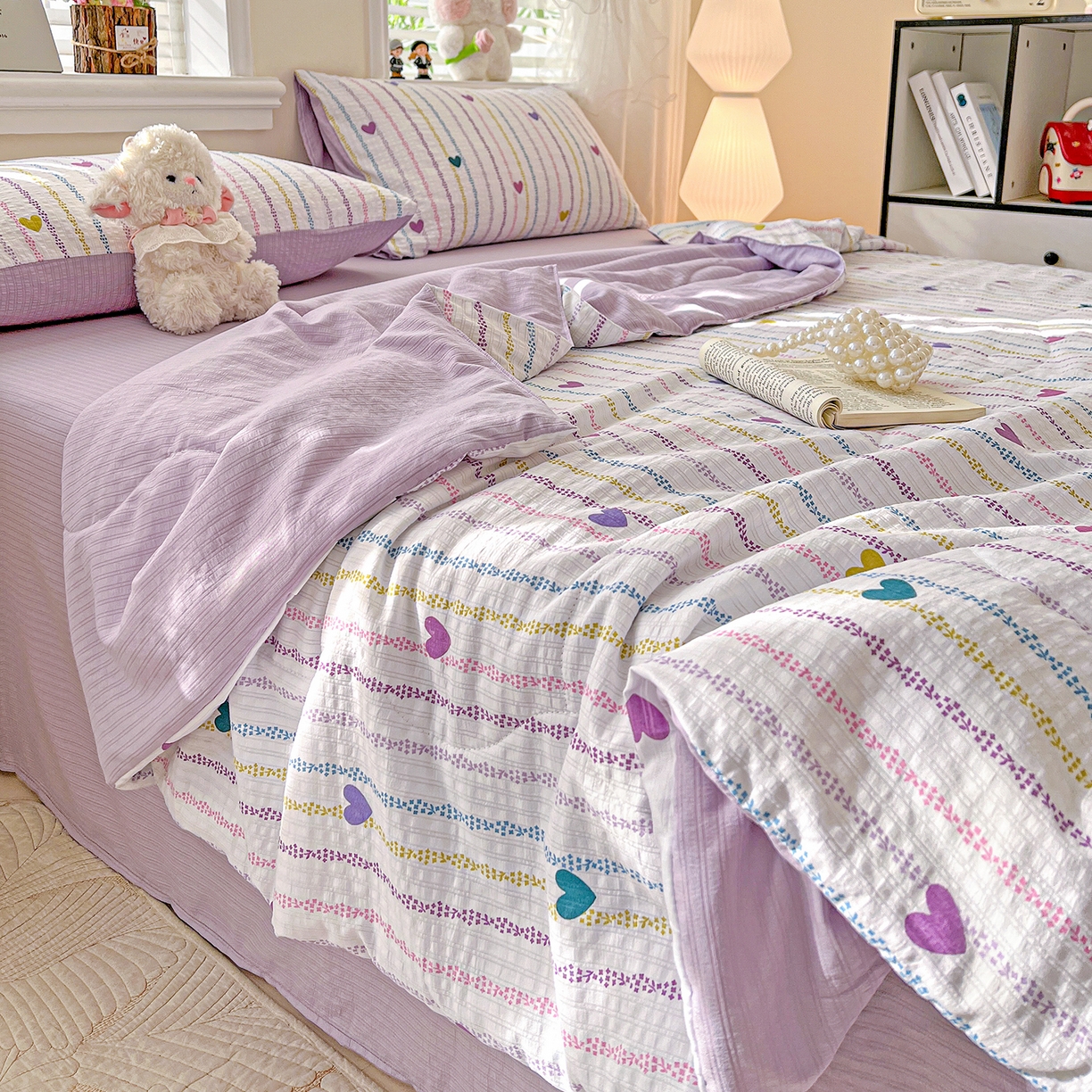 91家纺网 家纺一手货源 找家纺 王朝国际 2026新款A类彩竺棉印花夏被四件套 紫爱心