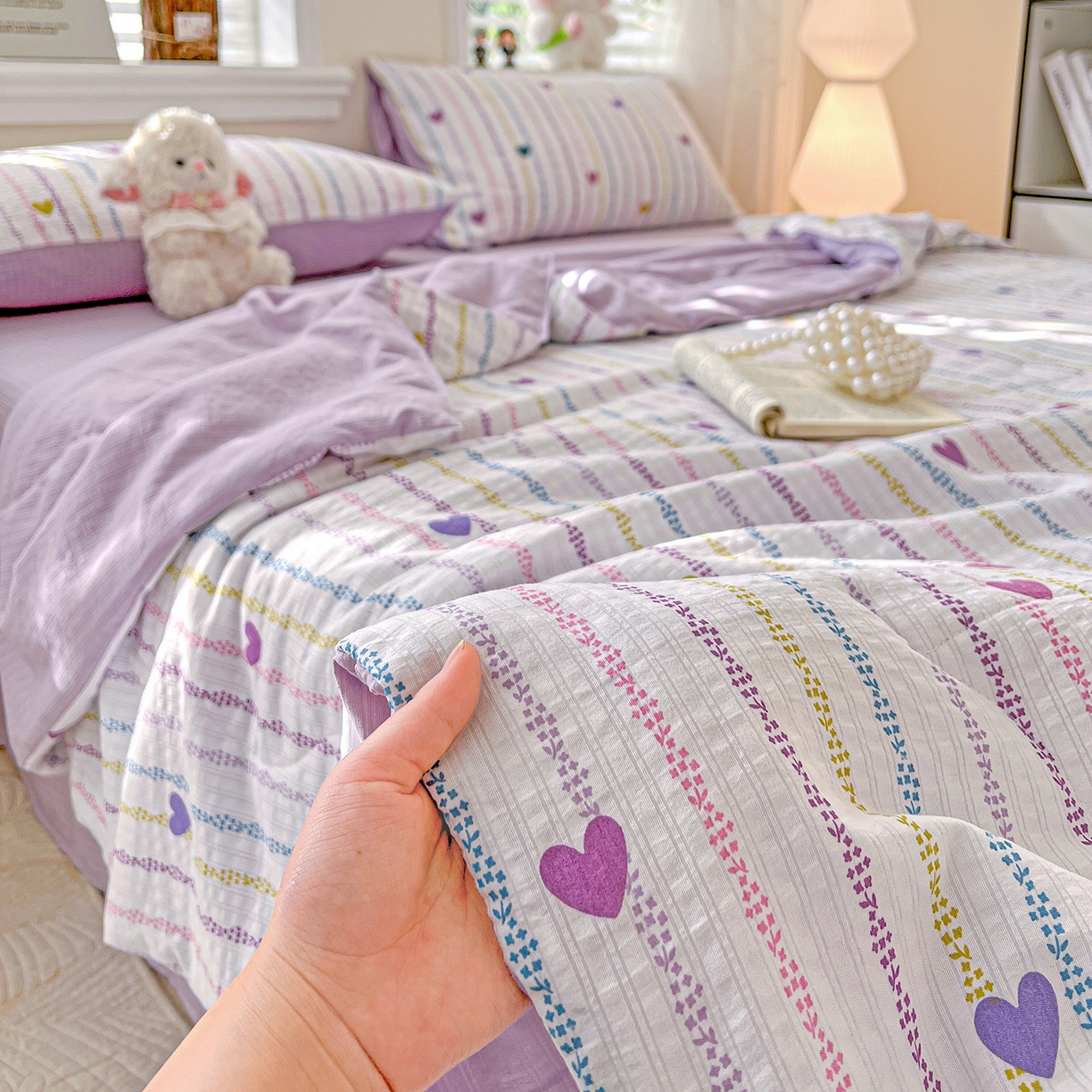 91家纺网 家纺一手货源 找家纺 王朝国际 2026新款A类彩竺棉印花夏被四件套 紫爱心