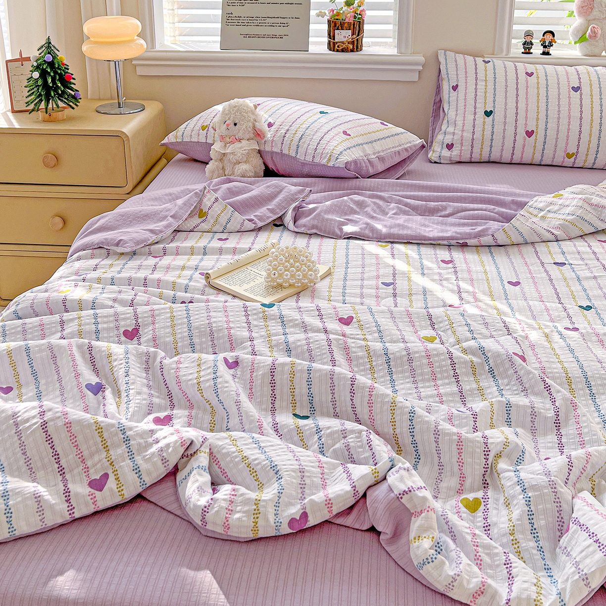 91家纺网 家纺一手货源 找家纺 王朝国际 2026新款A类彩竺棉印花夏被四件套 紫爱心