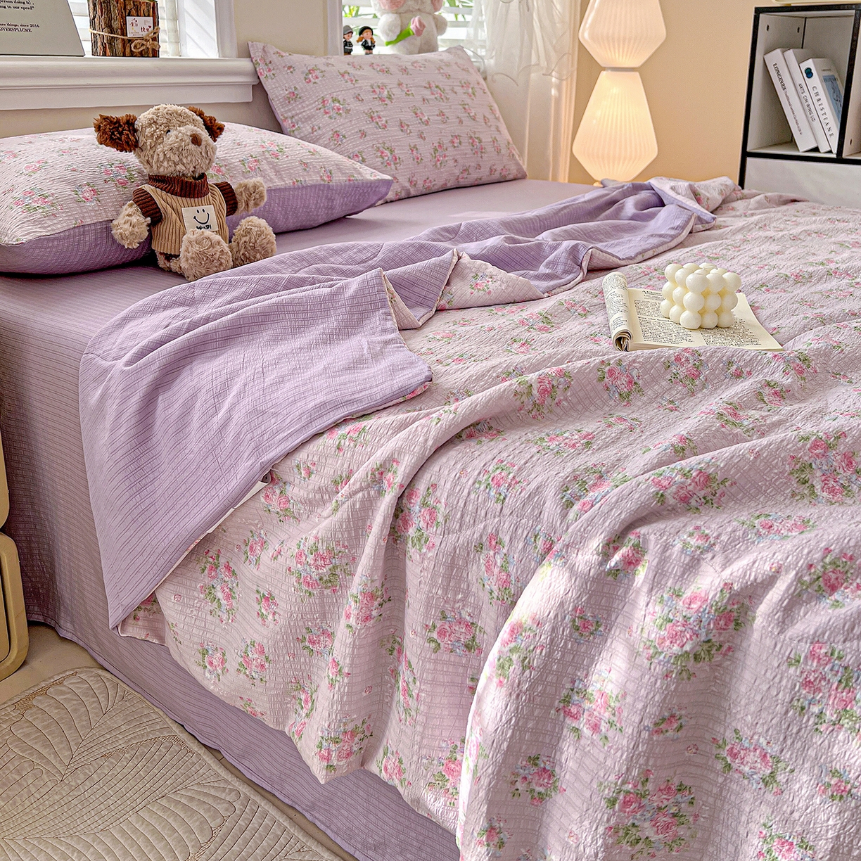 91家纺网 家纺一手货源 找家纺 王朝国际 2026新款A类彩竺棉印花夏被四件套 紫陌