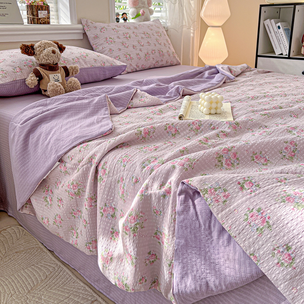 91家纺网 家纺一手货源 找家纺 王朝国际 2026新款A类彩竺棉印花夏被四件套 紫陌