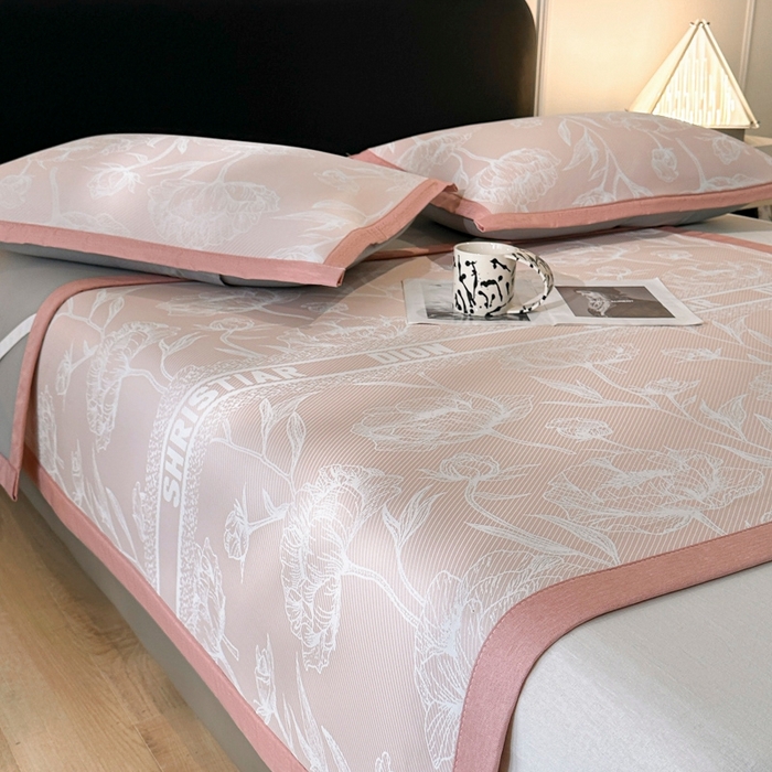 91家纺网 家纺一手货源 找家纺 慕尚家纺 2026春夏新款凉感冰丝提花凉席三件套 烟粉