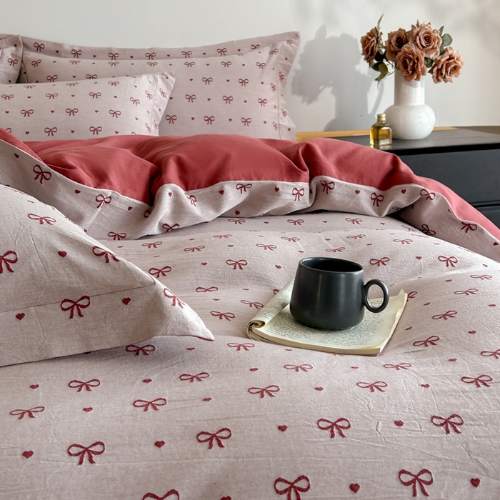 91家纺网 家纺一手货源 找家纺 禾时 2026新款全棉纯棉色织提花四件套 蝴蝶结（酒红）