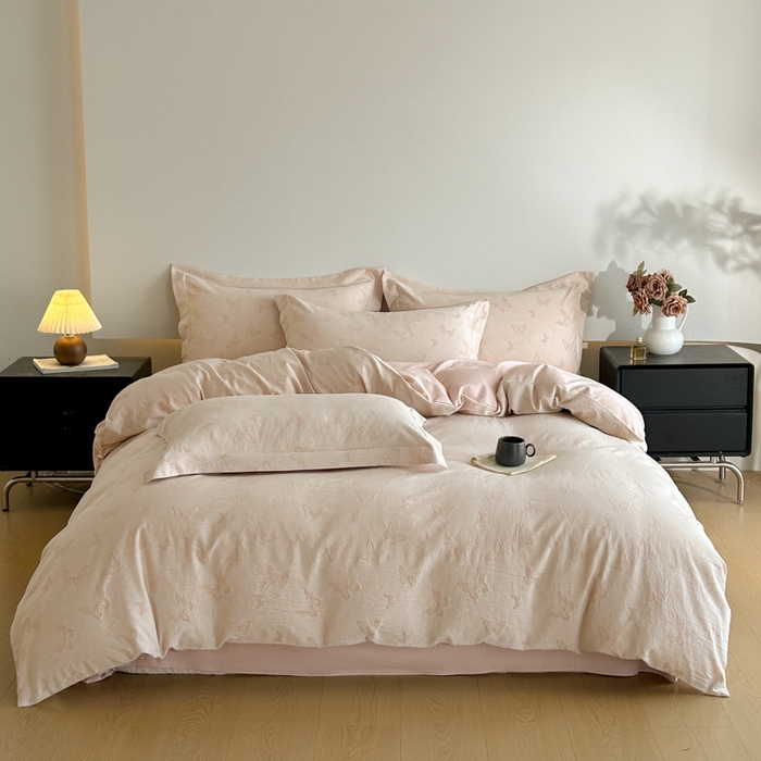 91家纺网 家纺一手货源 找家纺 禾时 2026新款全棉纯棉色织提花四件套 轻舞飞扬（粉）