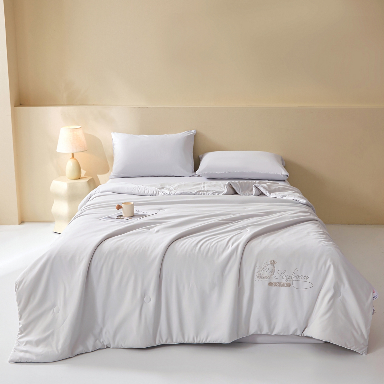 91家纺网 家纺一手货源 找家纺 秋泽家纺2026慕丝棉纯色凉感大豆纤维夏被 烫钻工艺四边踩棉不跑棉 淡雅灰