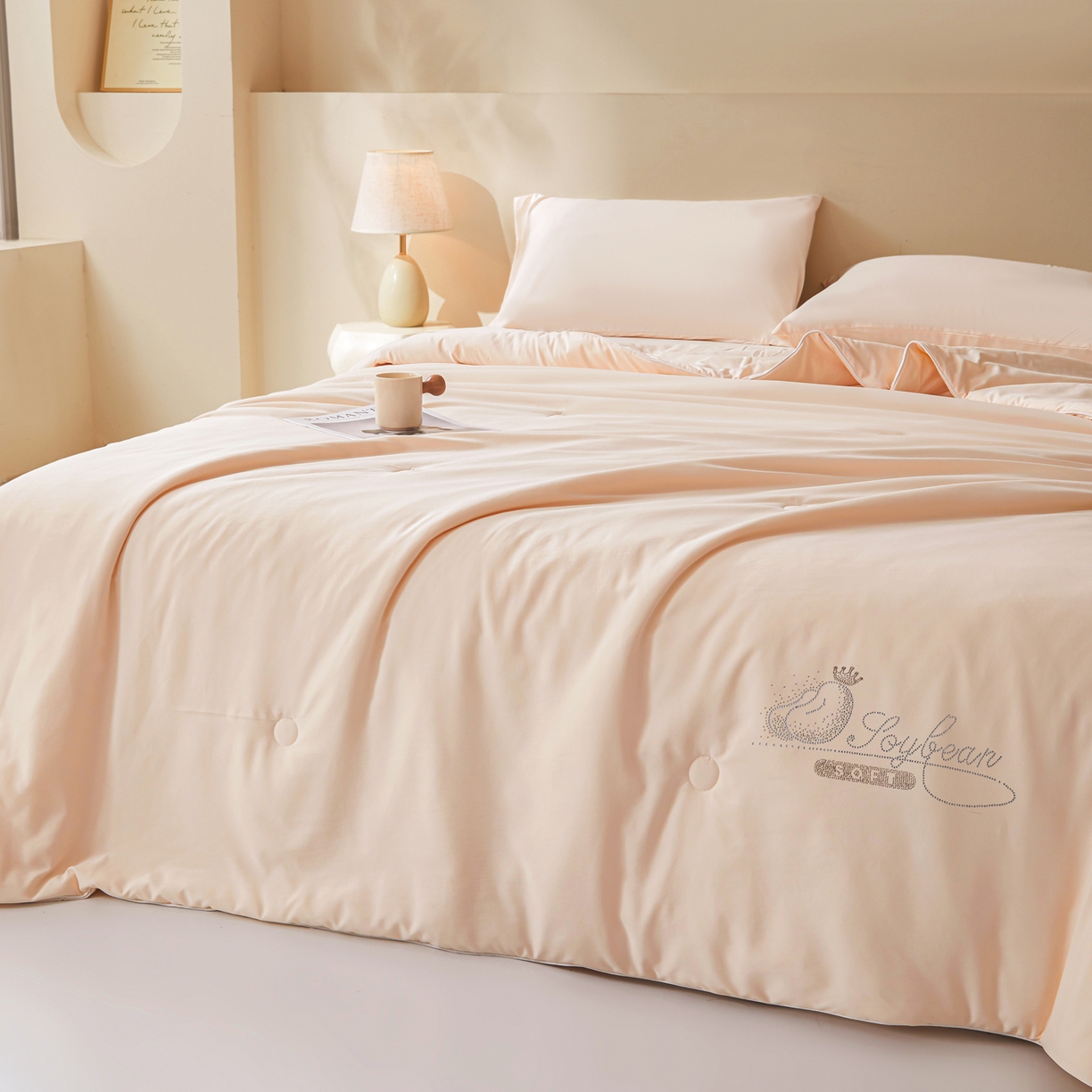 91家纺网 家纺一手货源 找家纺 秋泽家纺2026慕丝棉纯色凉感大豆纤维夏被 烫钻工艺四边踩棉不跑棉 玫瑰金