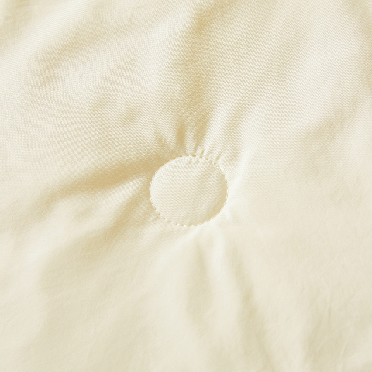 91家纺网 家纺一手货源 找家纺 秋泽家纺2026慕丝棉纯色凉感大豆纤维夏被 烫钻工艺四边踩棉不跑棉 奶油白