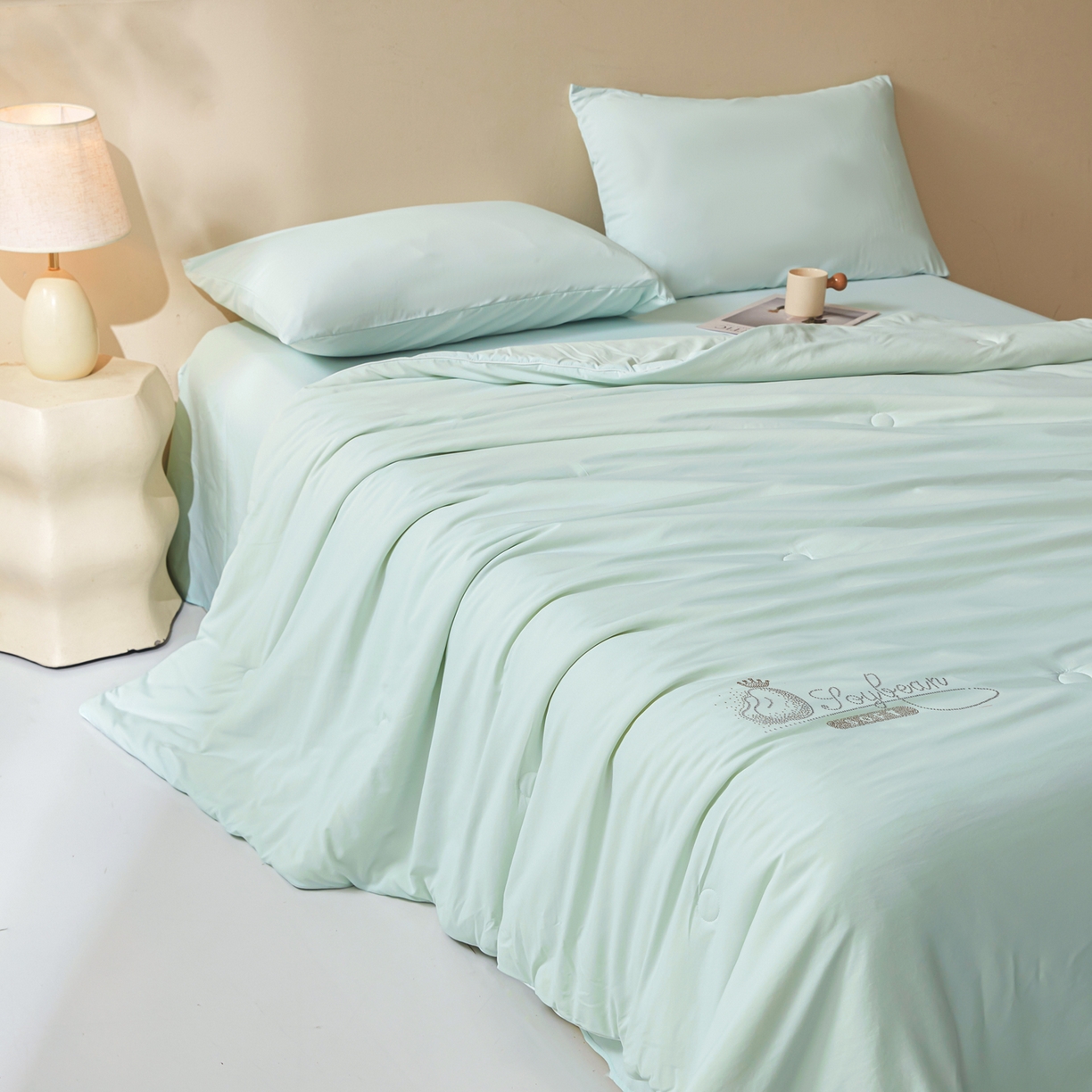 91家纺网 家纺一手货源 找家纺 秋泽家纺2026慕丝棉纯色凉感大豆纤维夏被 烫钻工艺四边踩棉不跑棉 清新蓝