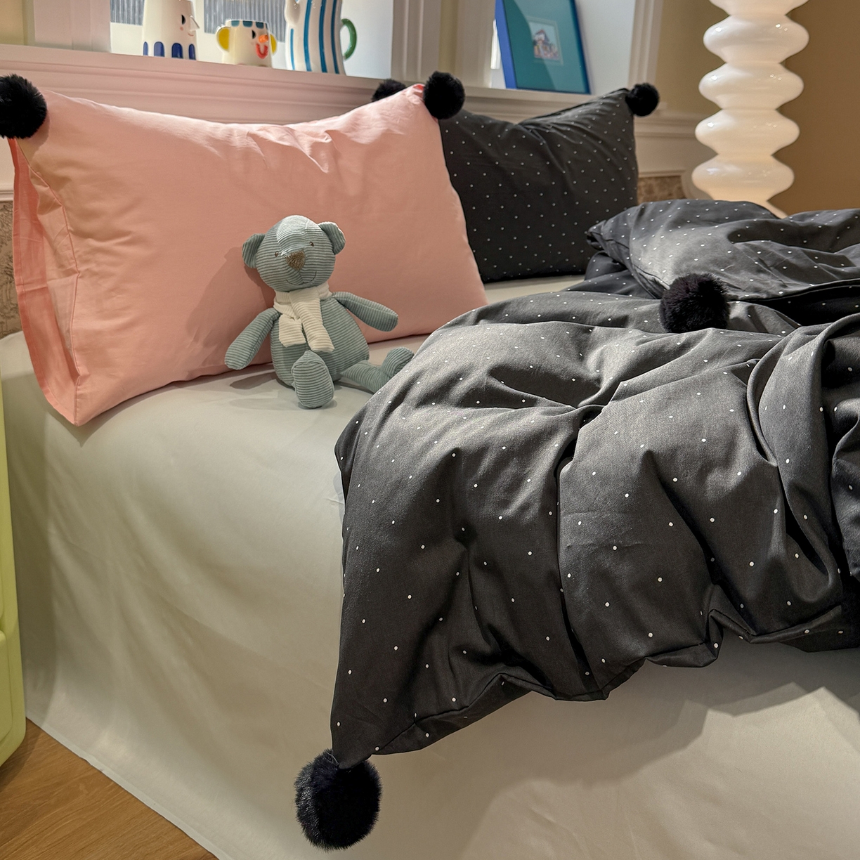 91家纺网 家纺一手货源 找家纺 慕尚家纺 2026新款全棉纯棉水洗带球工艺四件套 波点黑