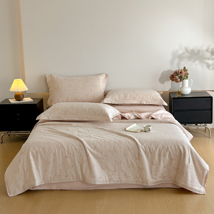 91家纺网 家纺一手货源 找家纺 禾时 2026春夏新品色织提花夏被夏凉被空调被四件套（配全棉纱布） 轻舞飞扬（粉）