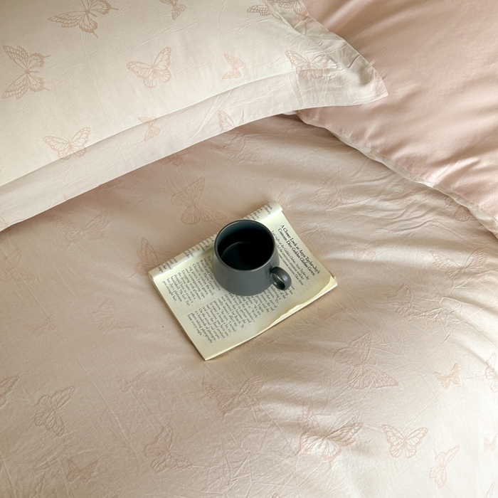 91家纺网 家纺一手货源 找家纺 禾时 2026春夏新品色织提花夏被夏凉被空调被四件套（配全棉纱布） 轻舞飞扬（粉）