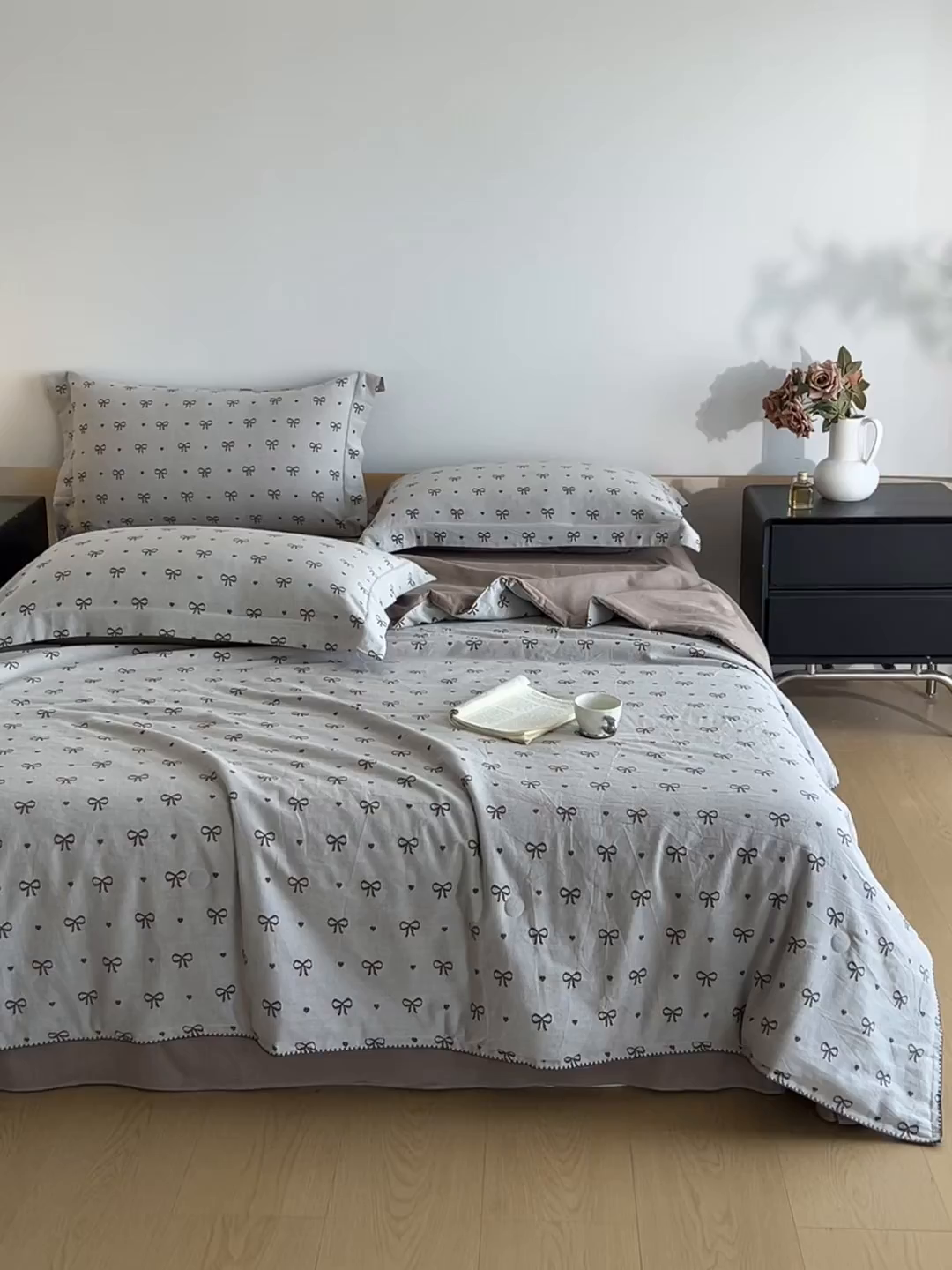 91家纺网 家纺一手货源 找家纺 禾时 2026春夏新品色织提花夏被夏凉被空调被四件套（配全棉纱布） 蝴蝶结（咖色）