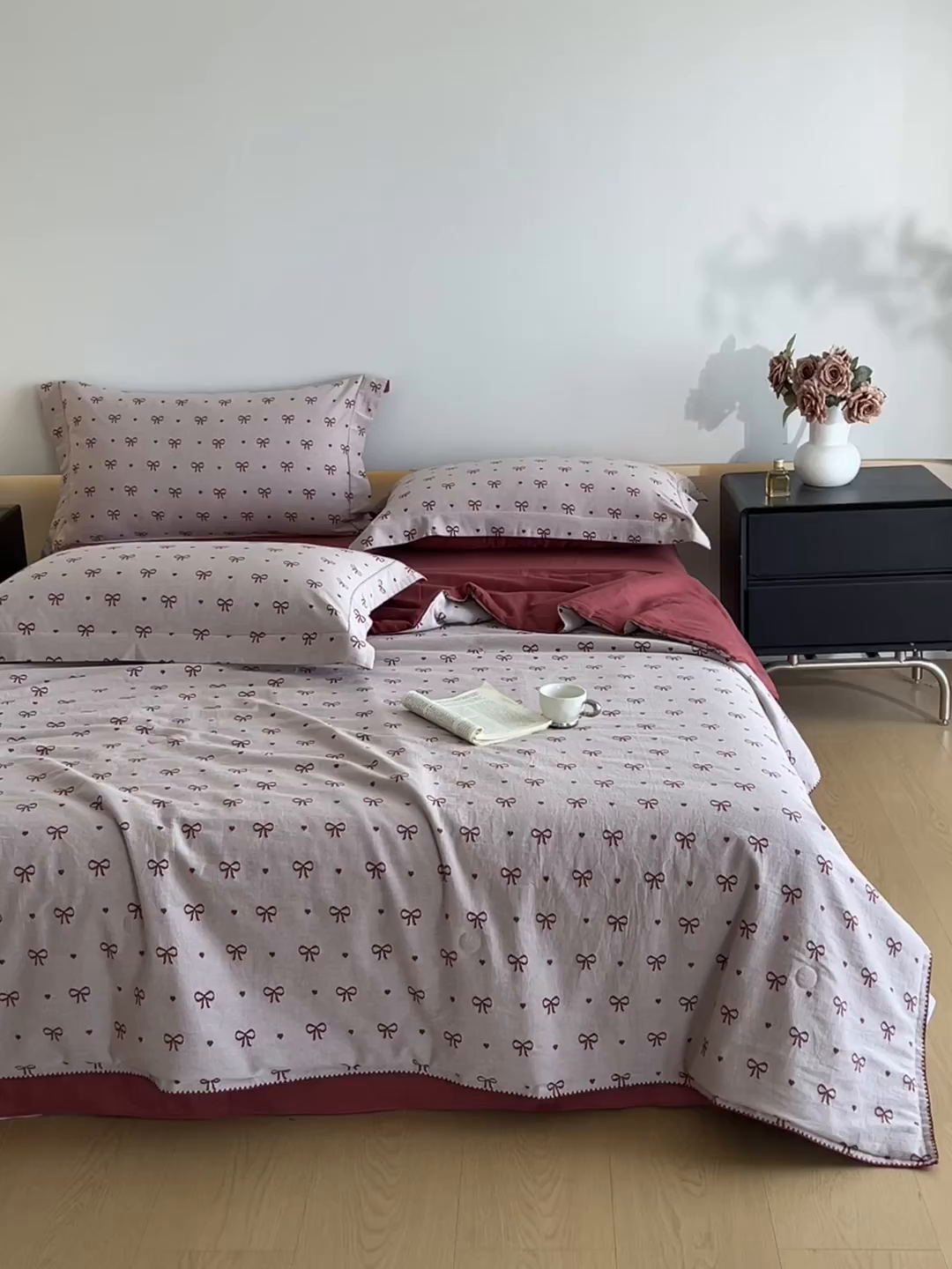 91家纺网 家纺一手货源 找家纺 禾时 2026春夏新品色织提花夏被夏凉被空调被四件套（配全棉纱布） 蝴蝶结（酒红）