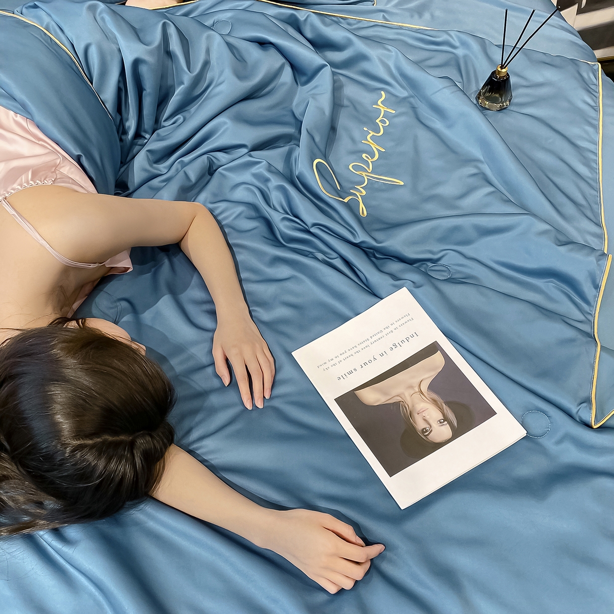 91家纺网 家纺一手货源 找家纺 吾诺家居 2026新款字母刺绣水洗天丝夏被夏凉被空调被四件套-字母 字母静谧蓝