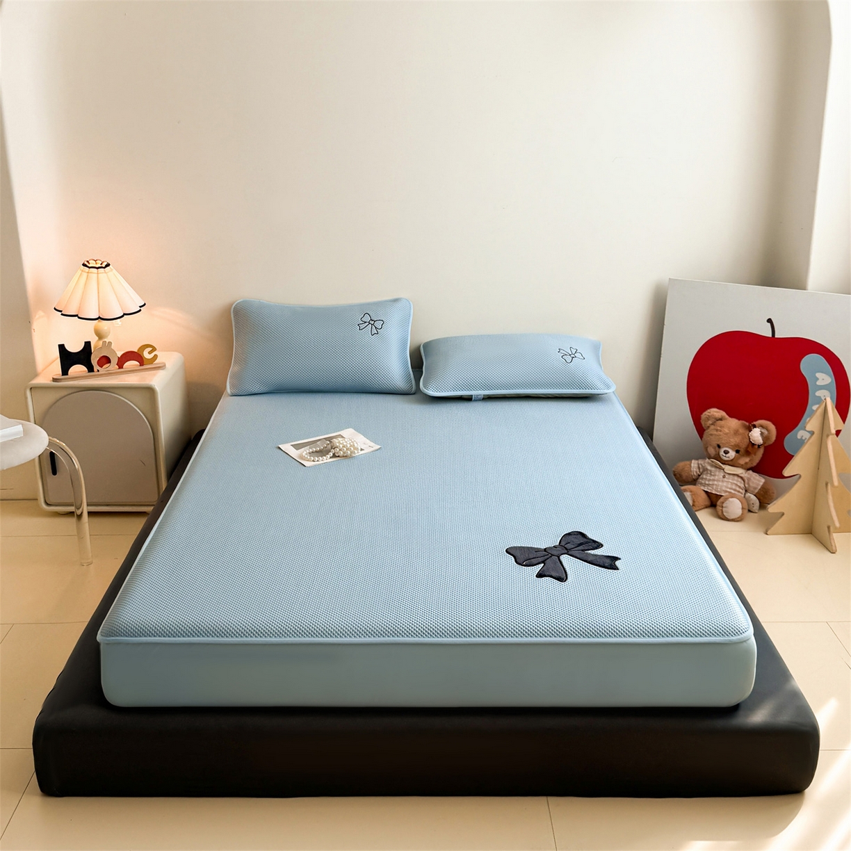 91家纺网 家纺一手货源 找家纺 雯豆家纺 2026春夏新款PE中分子凉感豆豆床笠三件套加厚三明治床垫保护套-墨蝶 墨蝶床笠款-蓝