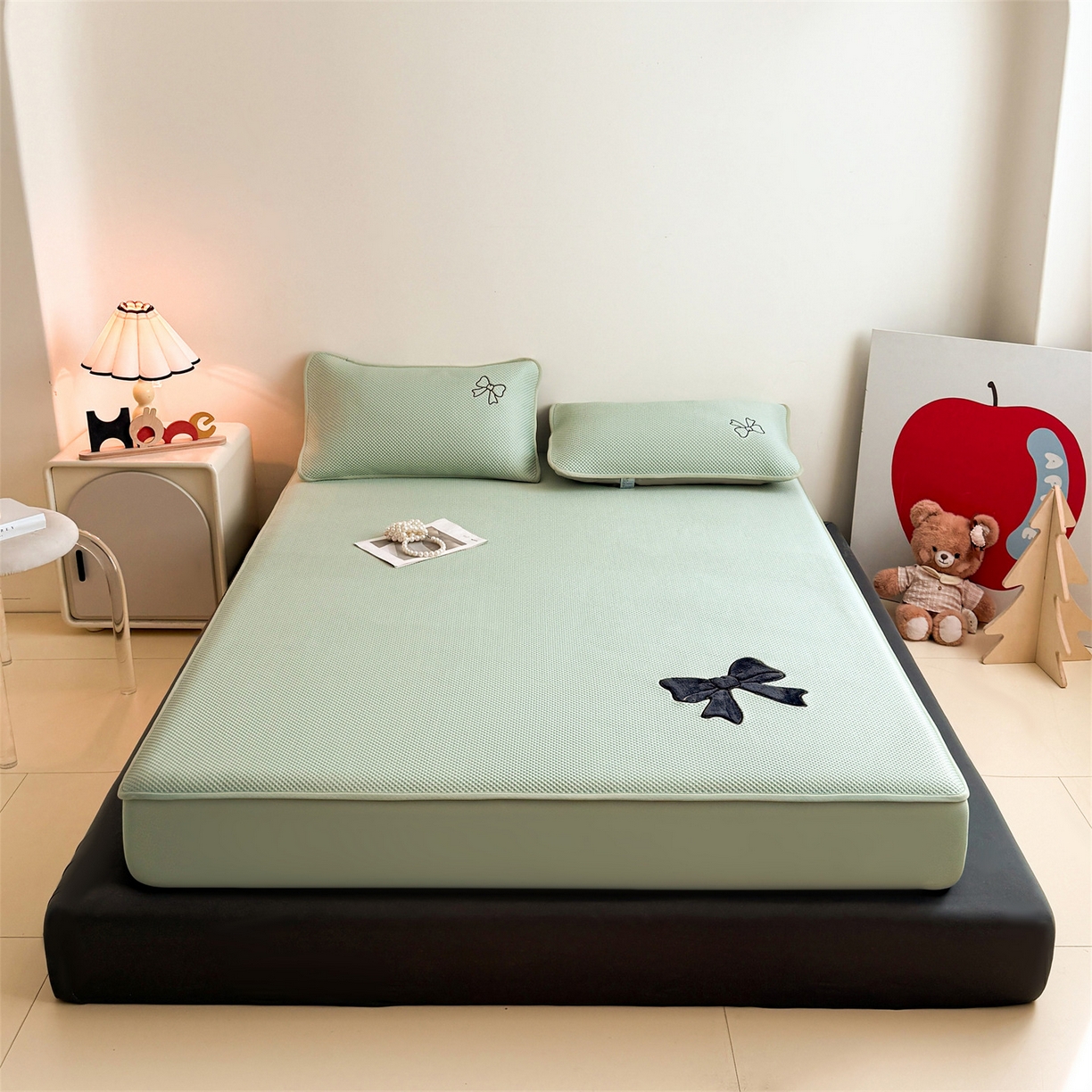 91家纺网 家纺一手货源 找家纺 雯豆家纺 2026春夏新款PE中分子凉感豆豆床笠三件套加厚三明治床垫保护套-墨蝶 墨蝶床笠款-绿