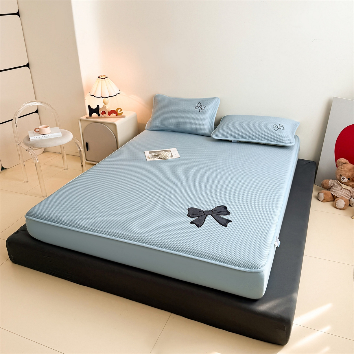 91家纺网 家纺一手货源 找家纺 雯豆家纺 2026春夏新款PE中分子凉感豆豆床笠三件套加厚三明治床垫保护套-墨蝶 墨蝶床笠款-蓝