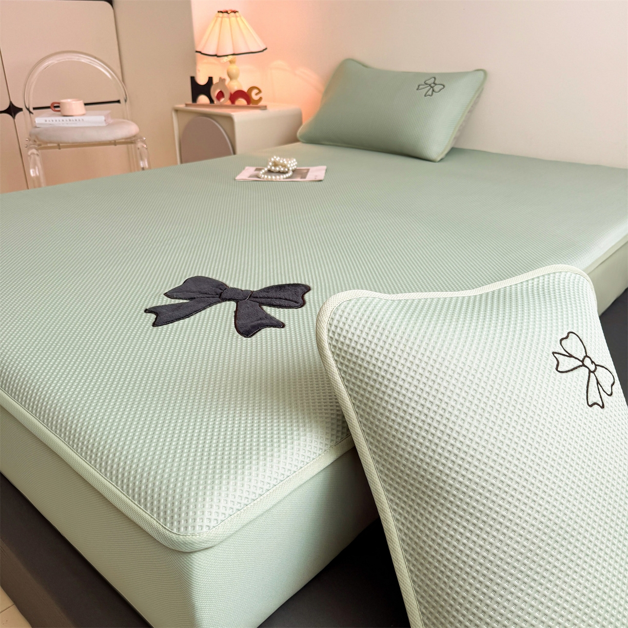 91家纺网 家纺一手货源 找家纺 雯豆家纺 2026春夏新款PE中分子凉感豆豆床笠三件套加厚三明治床垫保护套-墨蝶 墨蝶床笠款-绿